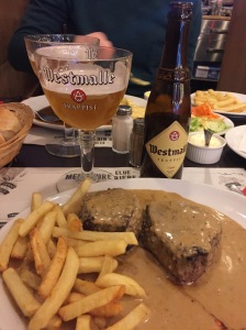 De beste steak frit vn Brussel eet je bij Abdel van Restaurant De La Bourse